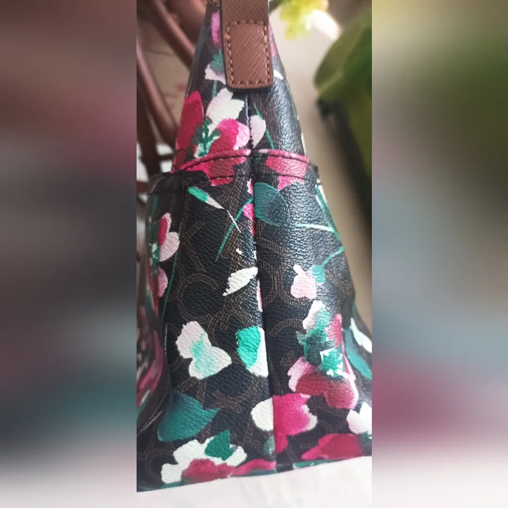 Authentic Calvin Klein coated PVC signature floral satchel cum crossbody bag - Picture 3 of 12